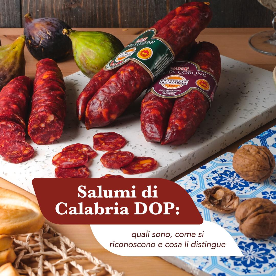 Salumi di Calabria DOP Madeo: soppressata e salsiccia con il marchio DOP su un tagliere con fichi e noci