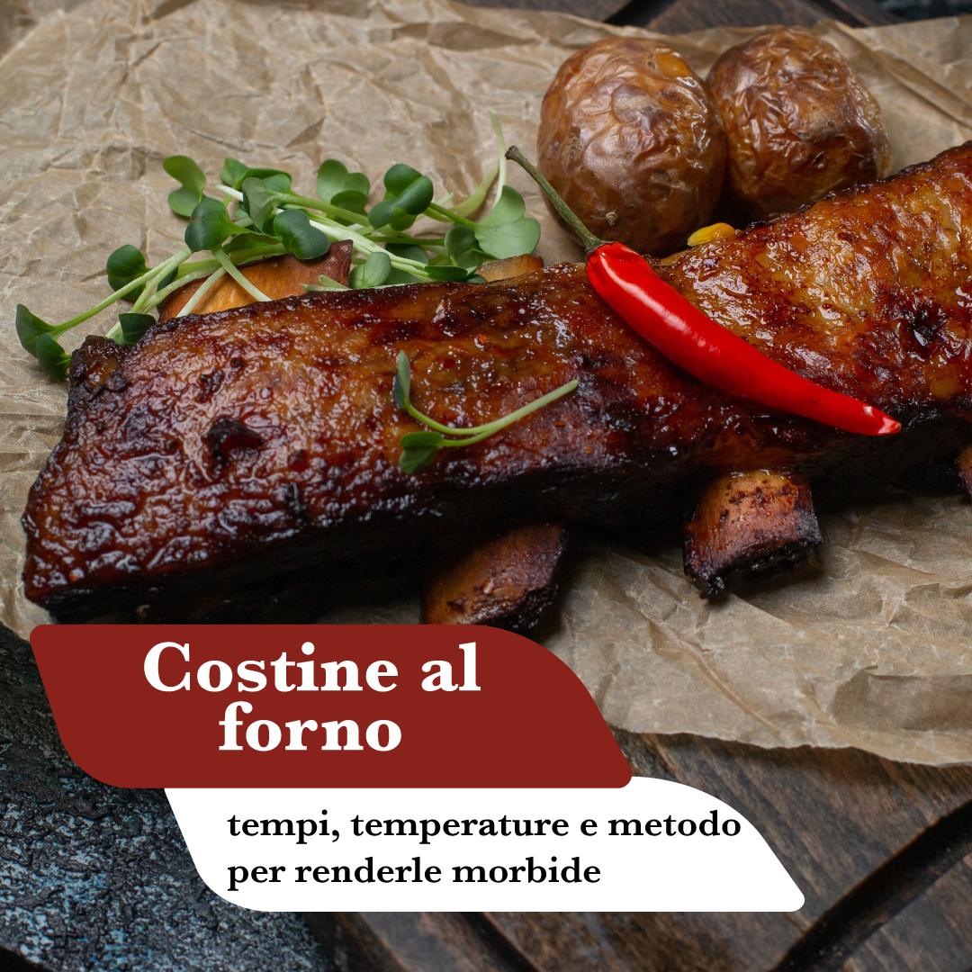 Costine al forno glassate su carta da forno con patate arrosto e peperoncino rosso