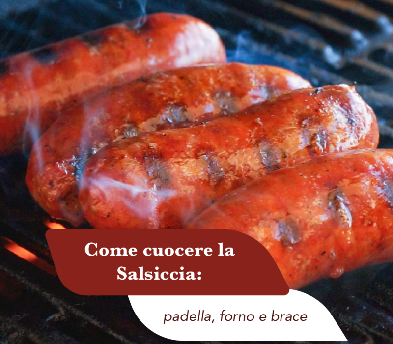 Salsicce fresche di Suino Nero di Calabria sulla griglia, con il budello integro non bucato e i segni della brace